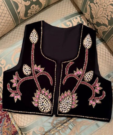 جلیقه مشکی شاخ و برگ صورتی زنانه