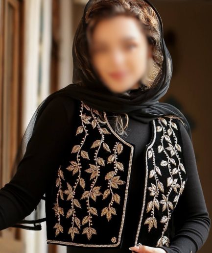 جلیقه مشکی برگ طلایی زنانه