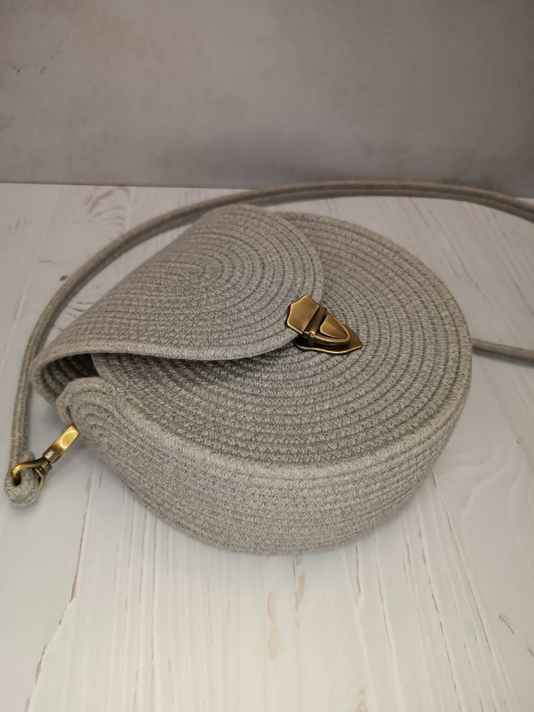 کیف طوسی گرد قیطان زنانه