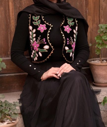 جلیقه جلو هلالی مشکی زنانه